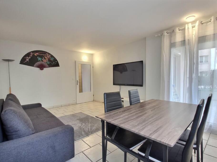 Le Cosy Wiener *Paris*Gare A 300 M*Disneyland* Champs-Sur-Marne Buitenkant foto