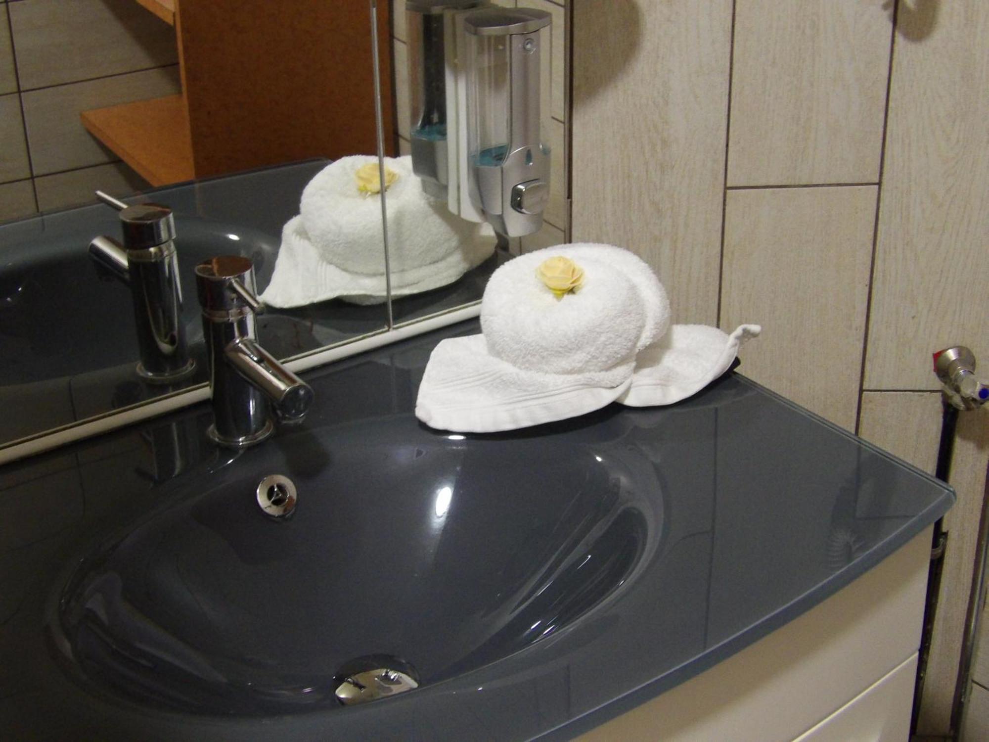 Le Cosy Wiener *Paris*Gare A 300 M*Disneyland* Champs-Sur-Marne Buitenkant foto